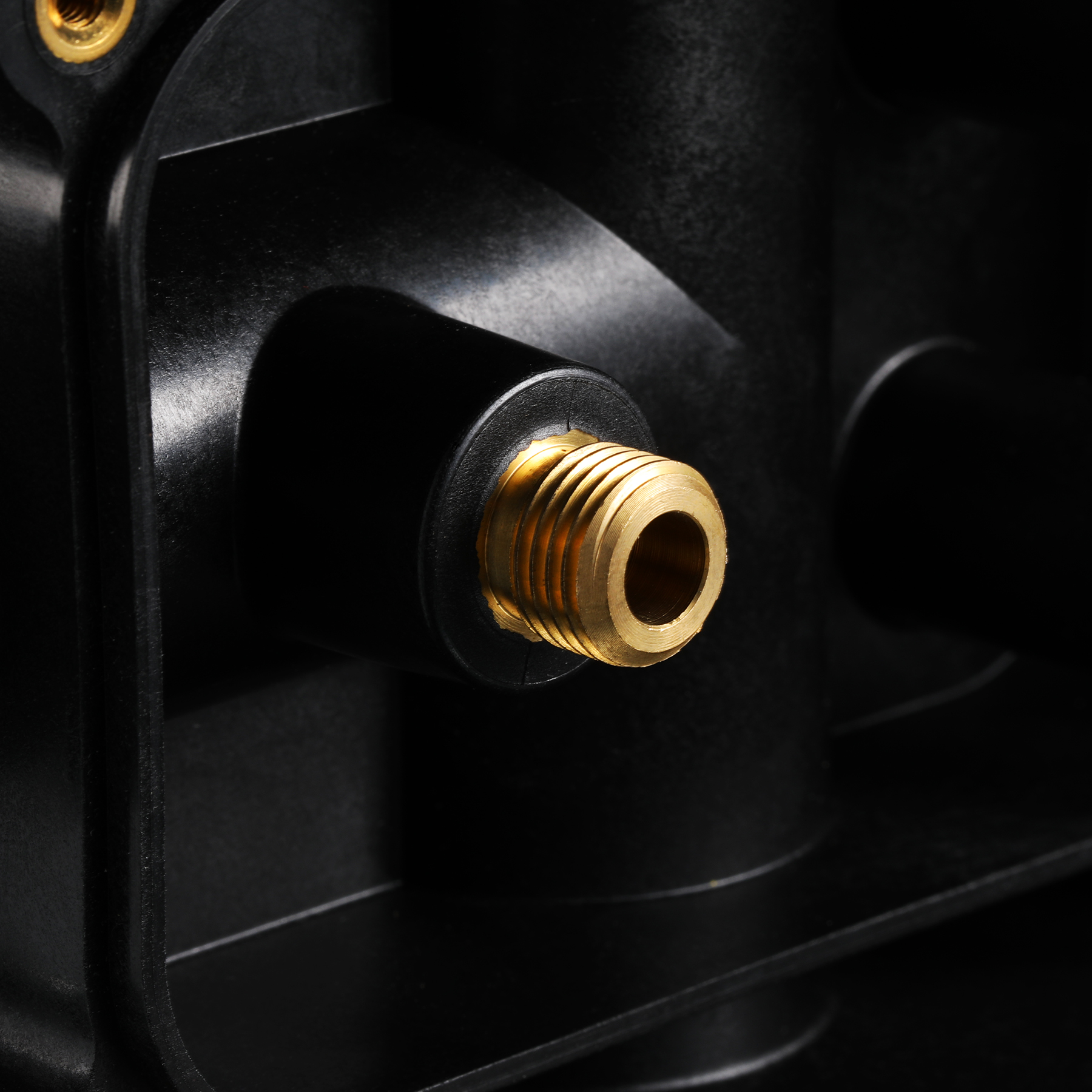 brass-insert-pa6-gf30-interface-close-up-knurled-no-flash.jpg